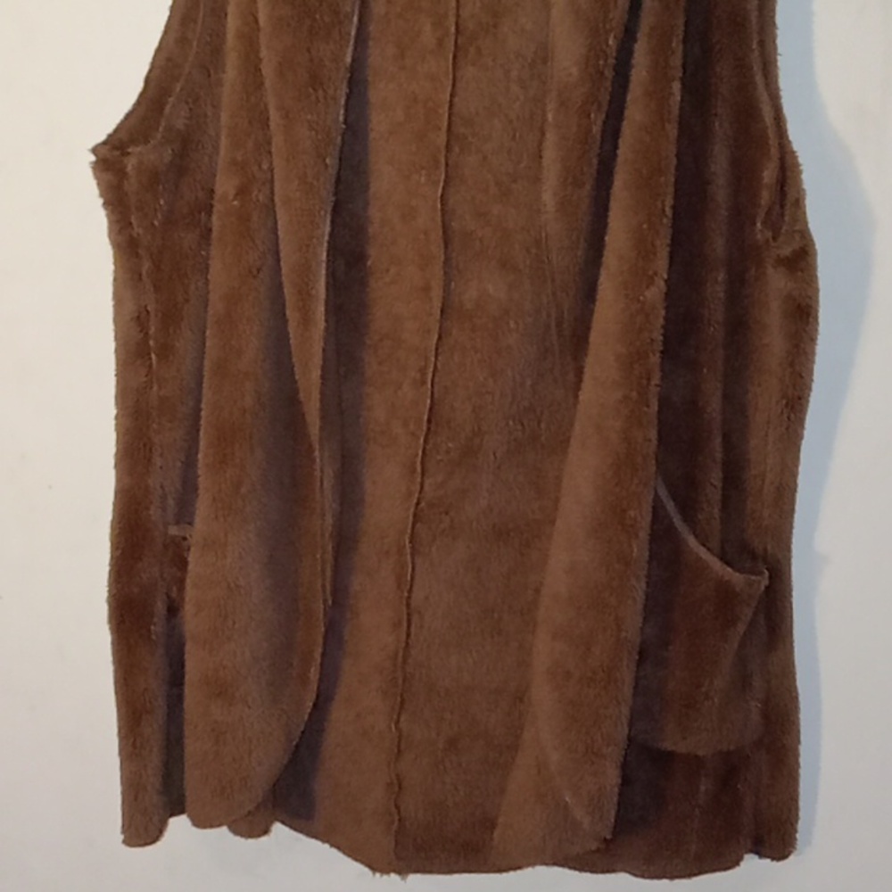 Hooded Faux Fur Vest - Picture 4 of 5